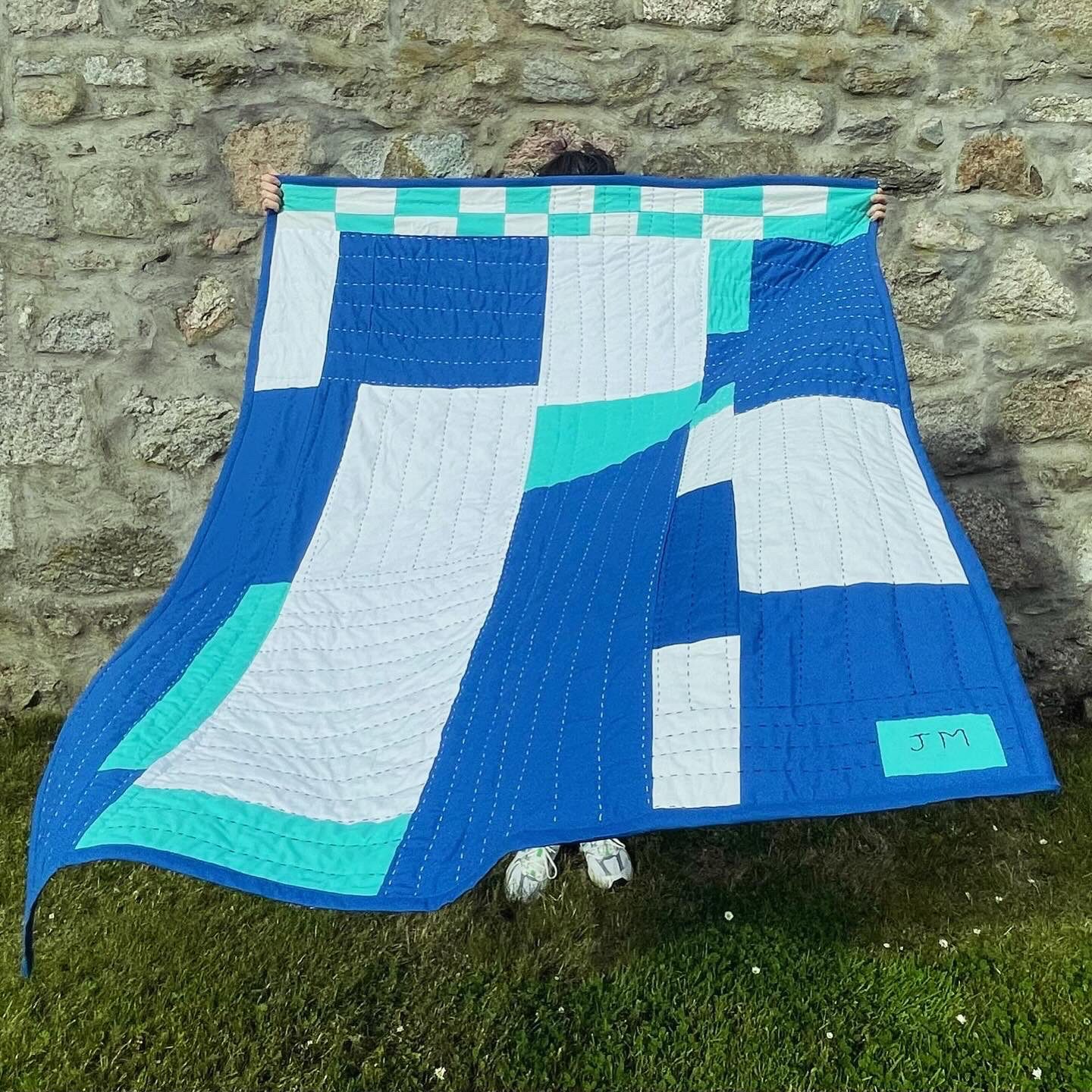 A blue and turquoise quilt